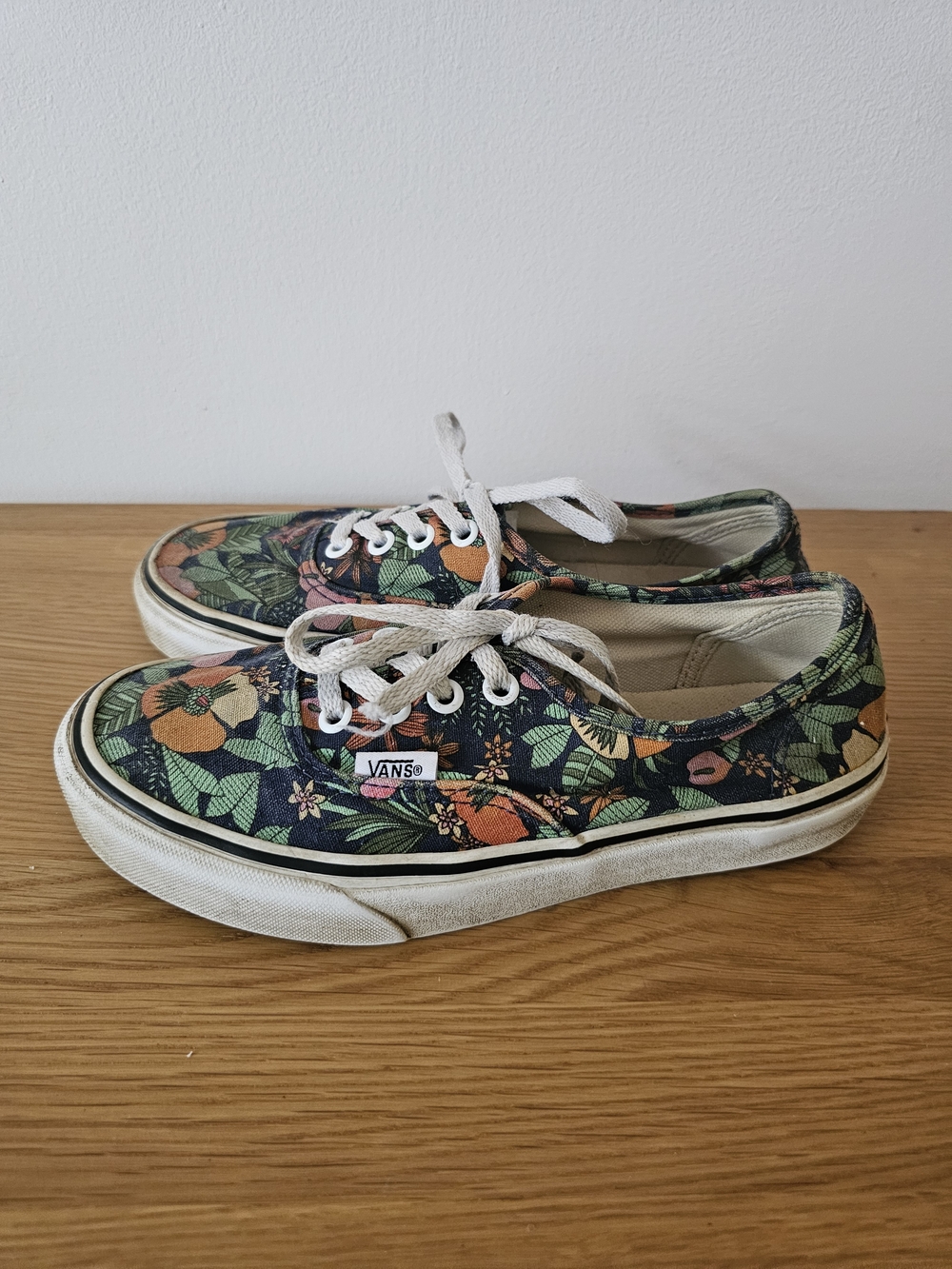 Vans Authentic Tropical Floral Canvas Sneakers Size 4.5 Men 6 Women